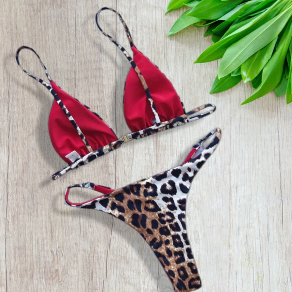 Leopard swim - Picture 2 of 2